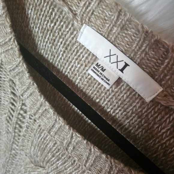 XXI Cropped Cable Knit Pullover Sweater - Picture 3 of 4